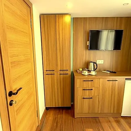 Istanbulites Hotell 3*